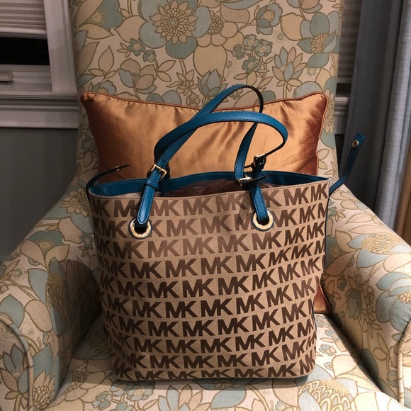 Michael Kors (Authentic & Used) - Picture 1 of 4